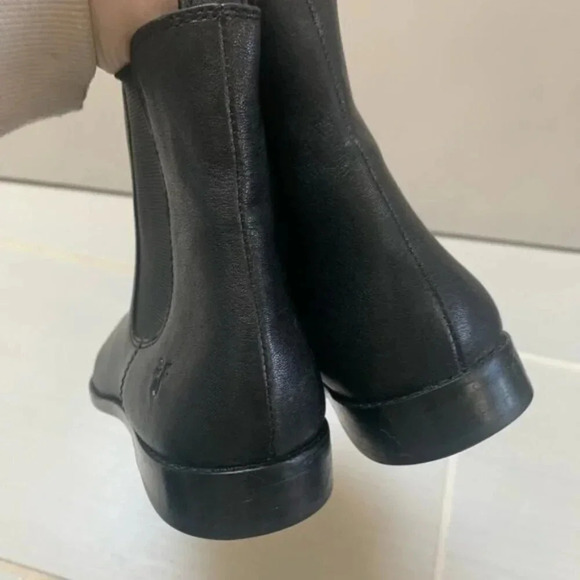 Frye Anna Chelsea  Black Leather Ankle Boot Pull On 8.5 - Picture 6 of 10